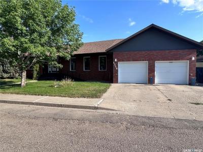 2550 CARDINAL CRESCENT, North Battleford, Saskatchewan S9A 3W9, Canada