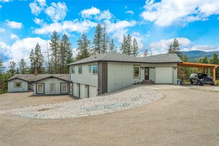 5308 LAW STREET, Peachland, British Columbia V0H 1X8, Canada