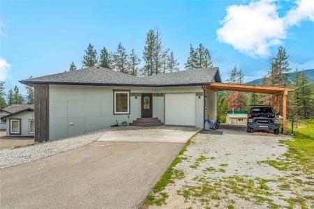 5308 LAW STREET, Peachland, British Columbia V0H 1X8, Canada