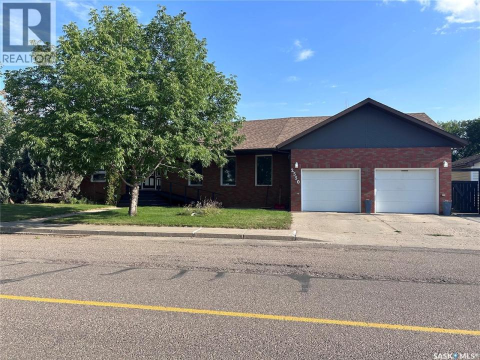 2550 CARDINAL CRESCENT, North Battleford, Saskatchewan S9A 3W9, Canada