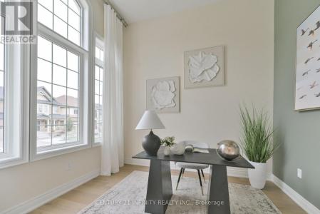 34 WATERSHED GATE, East Gwillimbury (queensville), Ontario L9N 0Y6, Canada