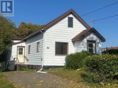 92 WINDEMERE AVE S, Thunder Bay, Ontario P7B 4M3, Canada