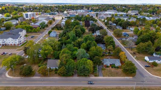 151 KENSINGTON ROAD, Charlottetown, Prens Edward Adası C1A 5J7, Kanada