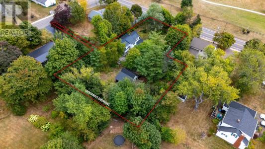 151 KENSINGTON ROAD, Charlottetown, Prens Edward Adası C1A 5J7, Kanada