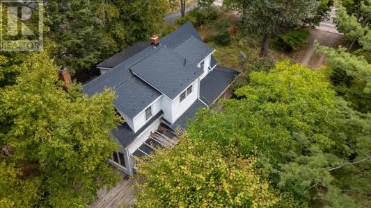 151 KENSINGTON ROAD, Charlottetown, Prens Edward Adası C1A 5J7, Kanada