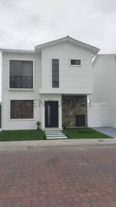 Ciudad del Valle - Via Salitre 1, Daule, Guayas 00001, Ecuador