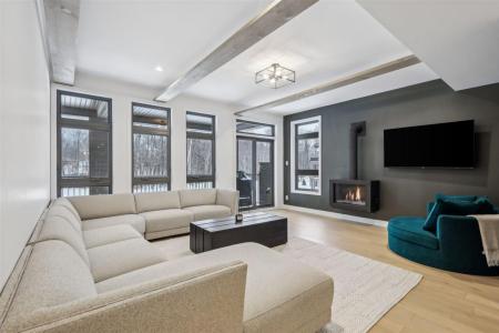 3040  Allée du Valais, Mont-Tremblant, Québec J8E 1C6, Canada