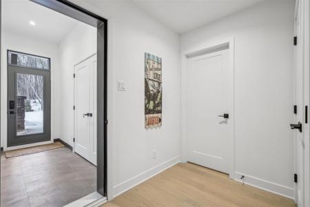 3040  Allée du Valais, Mont-Tremblant, Québec J8E 1C6, Canada