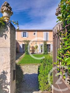 Eygalieres, Provence-Alpes-Côte D'Azur 13810, France