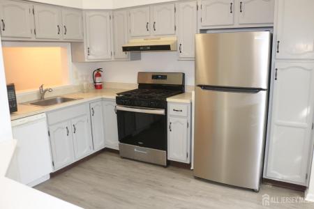 405 Maplecrest Road, Edison, NJ 08820, USA