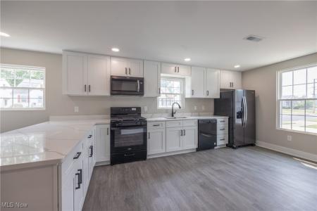 1836 E 294th Street, Wickliffe, 俄亥俄州 44092, 美國