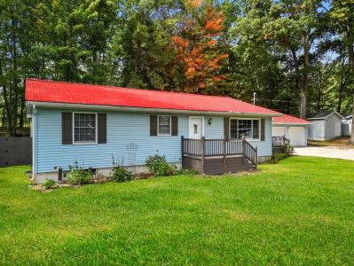 9279 W School Section Lake Drive, Mecosta, מישיגן 49332, ארצות הברית של אמריקה 