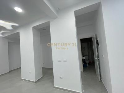 21 Dhjetori, Tirana, Albania