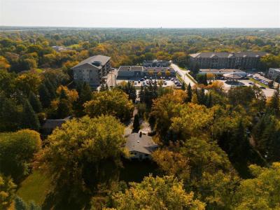 2016 HENDERSON HIGHWAY, Winnipeg, Manitoba R3G 1P2, Canada