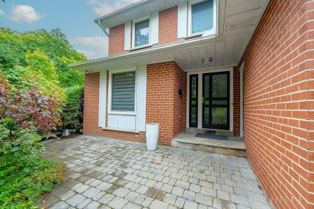 61 FOURSOME CRESCENT, Toronto, Ontario M2P 1W4, Canada