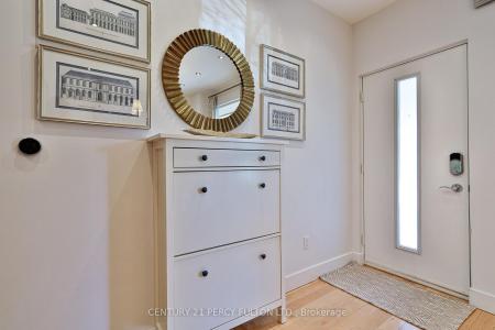 536 CRAWFORD STREET, Toronto, Ontario M6G 3J8, Canada