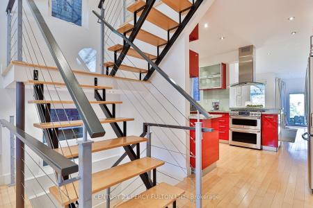 536 CRAWFORD STREET, Toronto, Ontario M6G 3J8, Canada