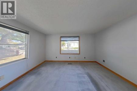 225 15 STREET NORTH, Lethbridge, Alberta T1H 2X5, Canada