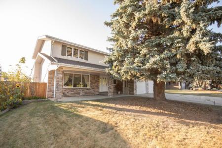 29 ALLAN CLOSE, Red Deer, Alberta T4R 1A4, Canada