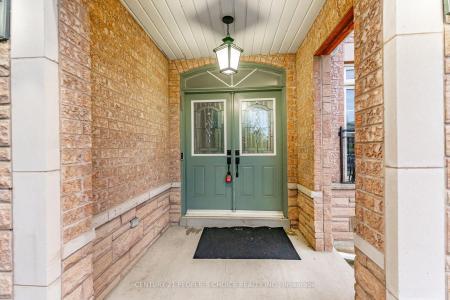 39 HUNTSPOINT DRIVE, Brampton, Ontario L6P 2E9, Canada