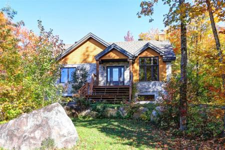 2216  Ch. des Menhirs, Sainte-Lucie-des-Laurentides, Quebec J0T 2J0, Canadá