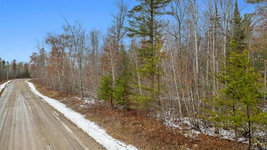 122  Av. Paradise, Mansfield-et-Pontefract, Quebec J0X 1R0, Canada