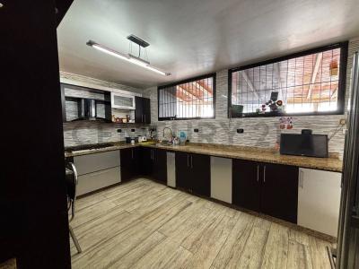 Roble Meche, Caracas, Miranda 1080, Venezuela