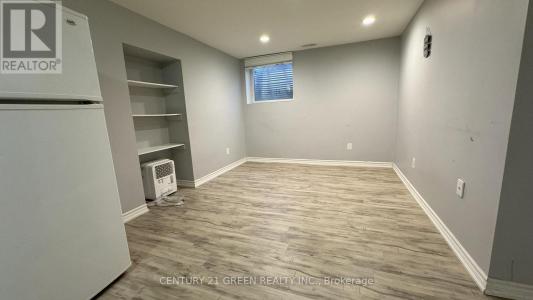 8 NATALIE COURT, Brampton (westgate), Ontario L6S 5T8, Canada