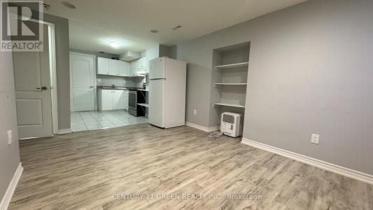 8 NATALIE COURT, Brampton (westgate), Ontario L6S 5T8, Canada