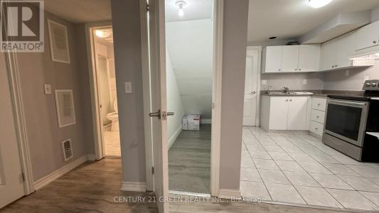 8 NATALIE COURT, Brampton (westgate), Ontario L6S 5T8, Canada