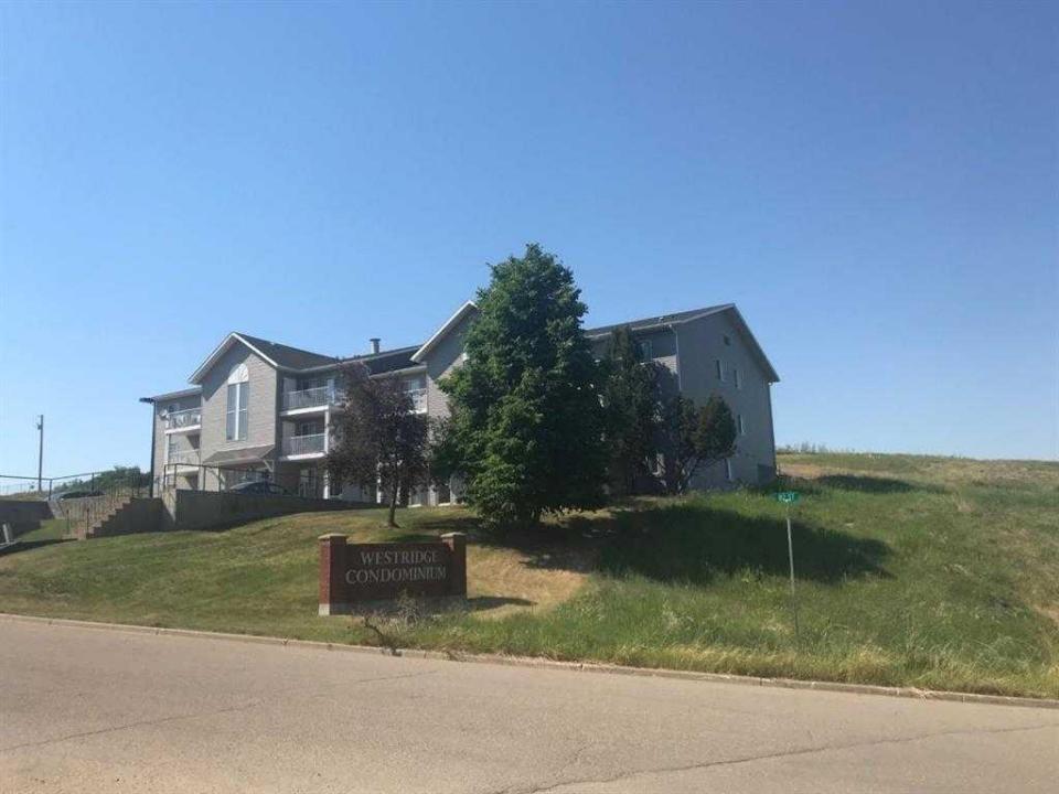 8530 99 AVENUE, Peace River, Alberta T8S 1Y2, Canada