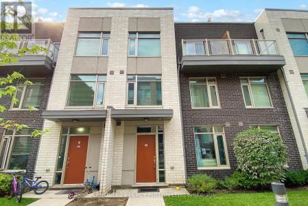 15 APPLEWOOD LANE, Toronto (etobicoke West Mall), Ontario M9C 2Z7, Canada