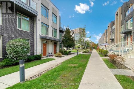 15 APPLEWOOD LANE, Toronto (etobicoke West Mall), Ontario M9C 2Z7, Canada