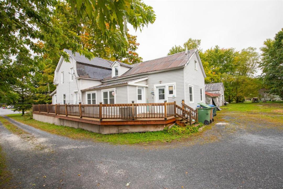 5 Rue Victoria N., Bedford - Ville, Quebec J0J 1A0, Canada