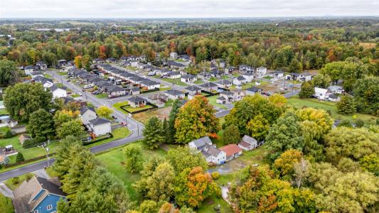 5 Rue Victoria N., Bedford - Ville, Quebec J0J 1A0, Canada