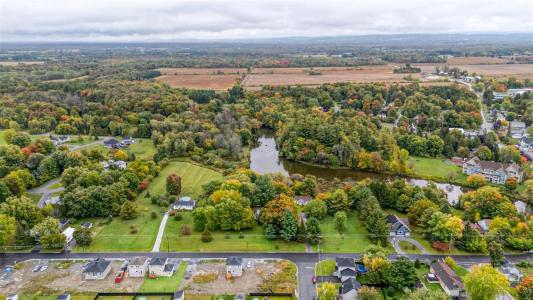 5 Rue Victoria N., Bedford - Ville, Quebec J0J 1A0, Canada