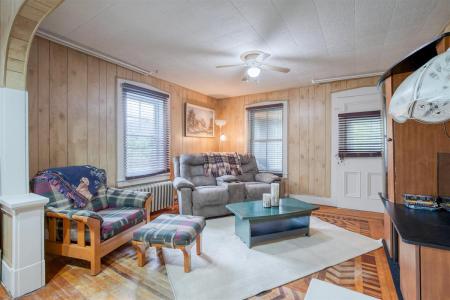 5 Rue Victoria N., Bedford - Ville, Quebec J0J 1A0, Canada