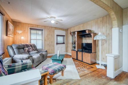 5 Rue Victoria N., Bedford - Ville, Quebec J0J 1A0, Canada