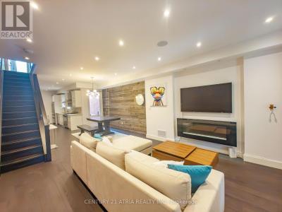 329A CLINTON STREET, Toronto (palmerston-little Italy), Ontario M6G 2Y7, Canada