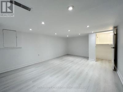 182 JOHN STREET, Hamilton (beasley), Ontario L8L 4P2, Canada