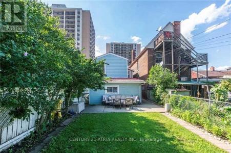 182 JOHN STREET, Hamilton (beasley), Ontario L8L 4P2, Canada