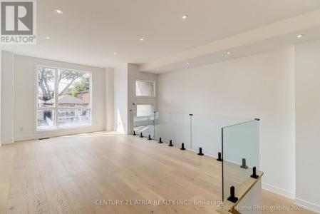 29B CHRYESSA AVENUE, Toronto (rockcliffe-smythe), Ontario M6N 4T4, Canada