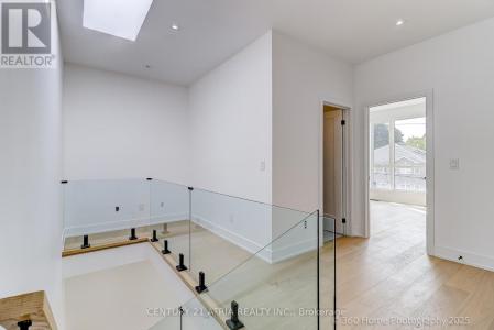 29B CHRYESSA AVENUE, Toronto (rockcliffe-smythe), オンタリオ M6N 4T4, カナダ