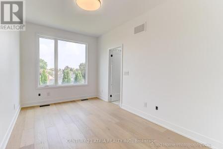 29B CHRYESSA AVENUE, Toronto (rockcliffe-smythe), オンタリオ M6N 4T4, カナダ