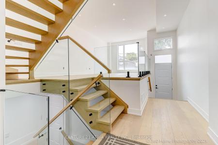 29B CHRYESSA AVENUE, Toronto, オンタリオ M6N 4T4, カナダ