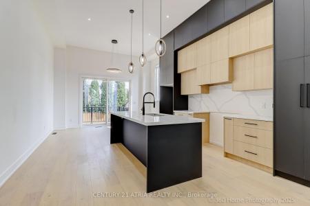 29B CHRYESSA AVENUE, Toronto, オンタリオ M6N 4T4, カナダ