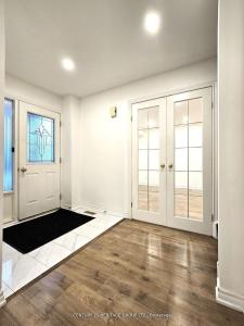 897 CALDWELL STREET, Newmarket, Ontario L3Y 5R8, CANADÁ