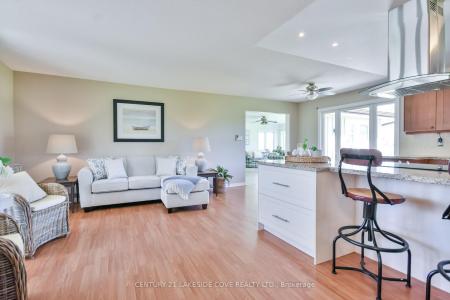 121 BAYSHORE DRIVE, Ramara, 安大略省 L0K 1B0, 加拿大