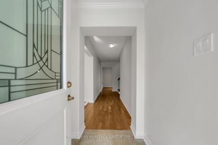 24 SPRINGHEAD GARDENS, Richmond Hill, Ontario L4C 5B9, Canadá