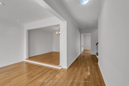 24 SPRINGHEAD GARDENS, Richmond Hill, Ontario L4C 5B9, Canadá